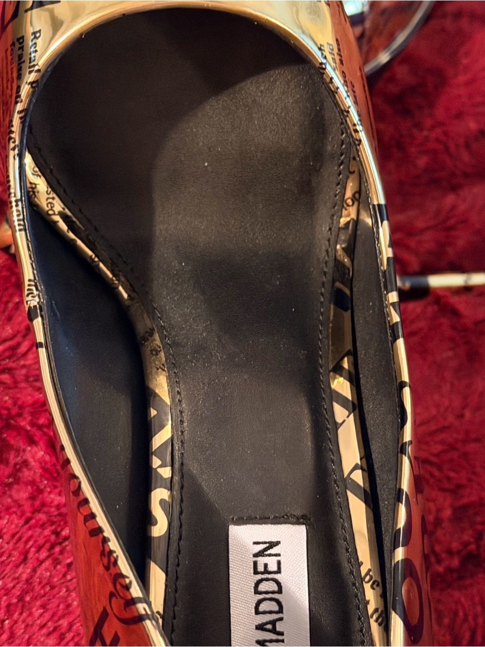 BRAND NEW Steve Madden Vala Flawless Gold Newspaper Print Stiletto Pumps 9.5 - Picture 3 of 7